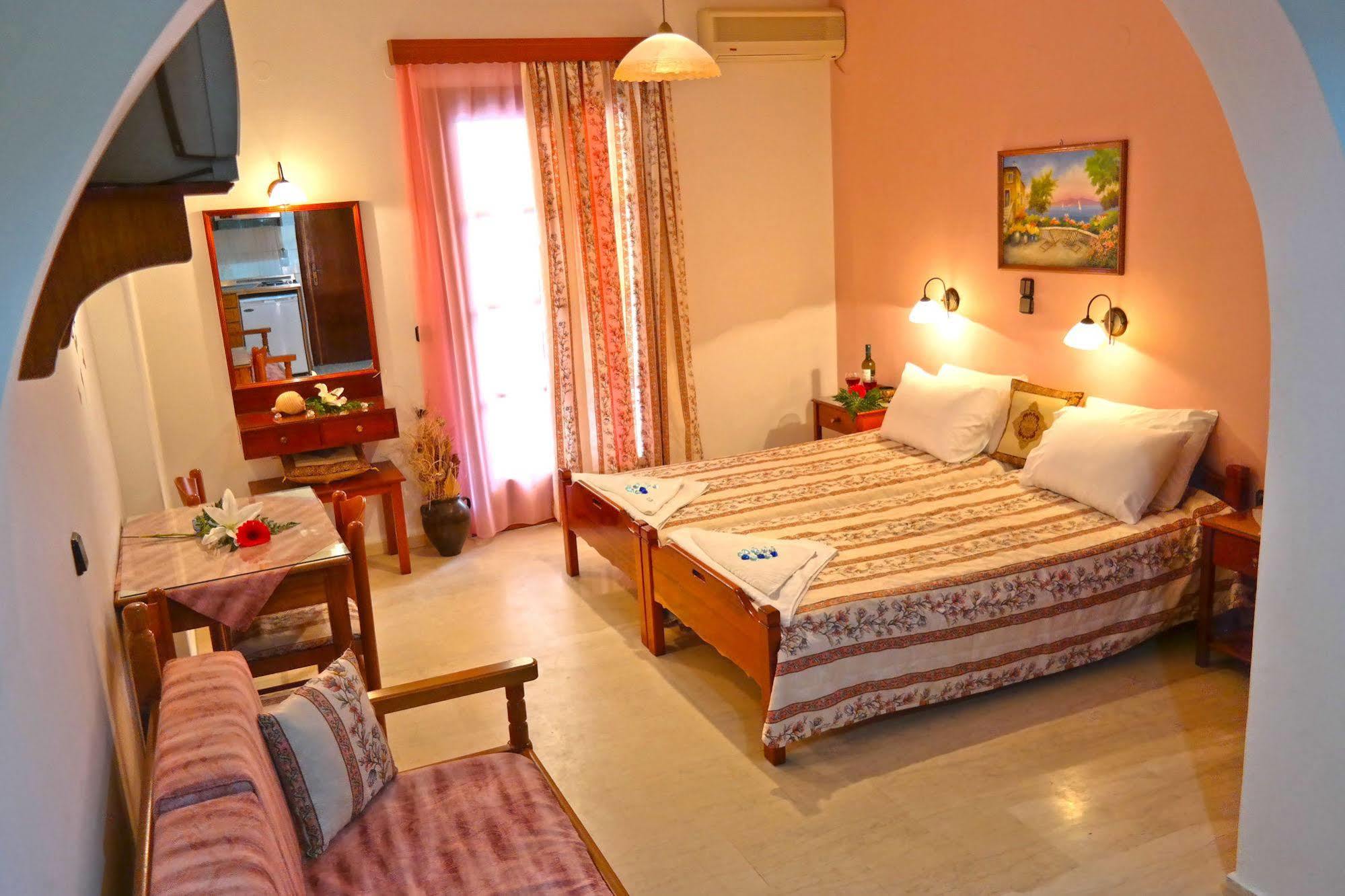 Golden Beach Studios Down Town Naxos City Экстерьер фото