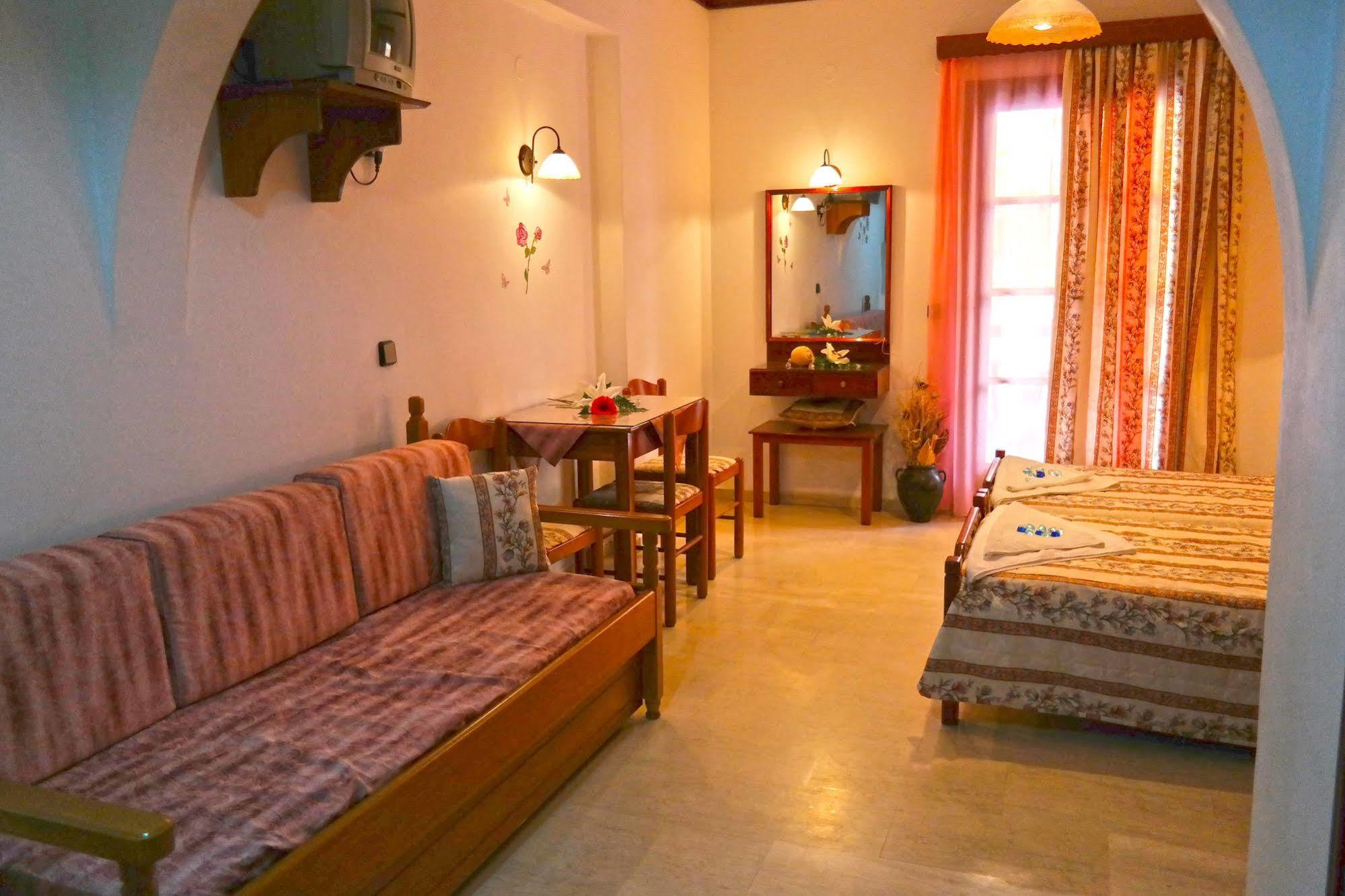 Golden Beach Studios Down Town Naxos City Экстерьер фото