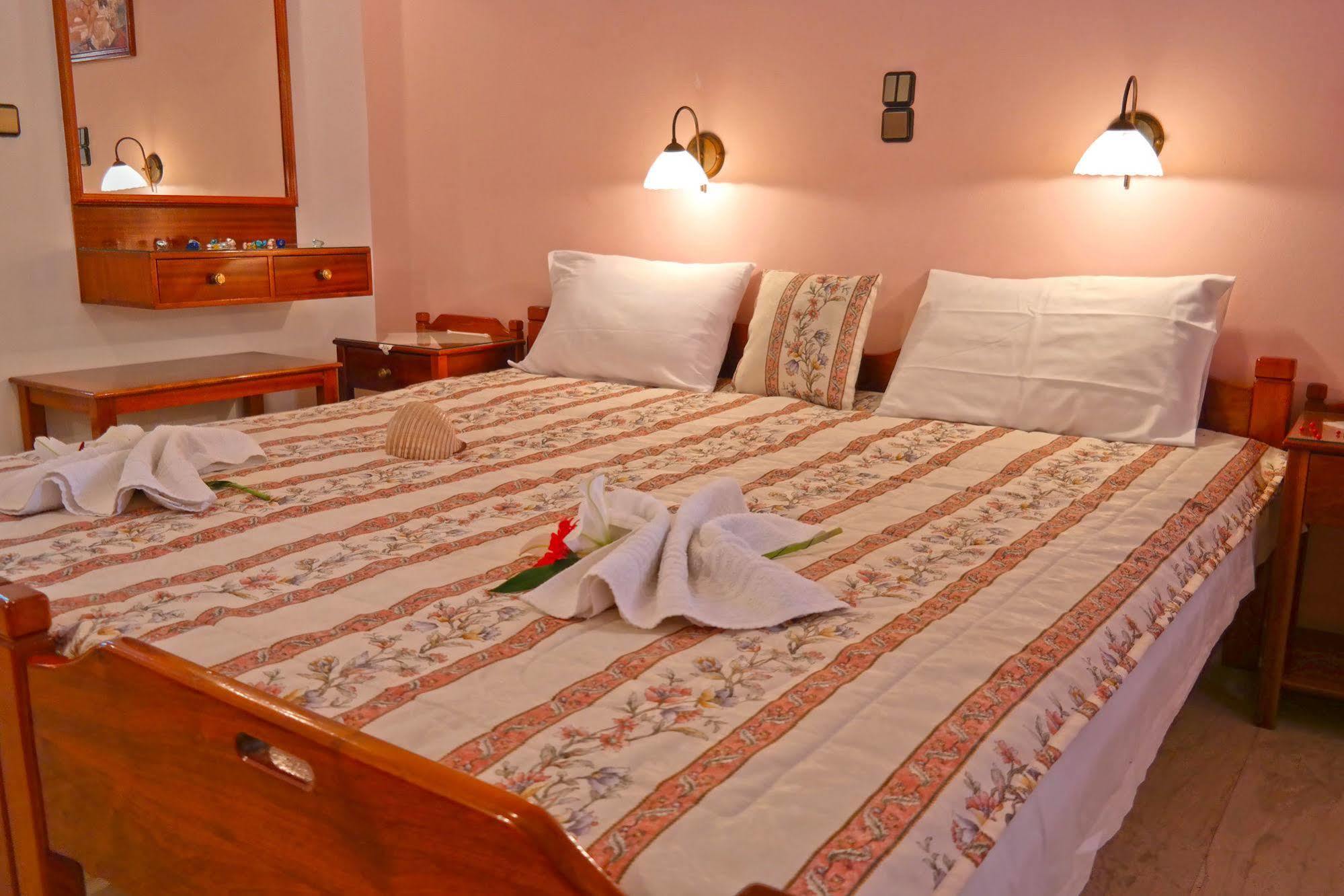Golden Beach Studios Down Town Naxos City Экстерьер фото