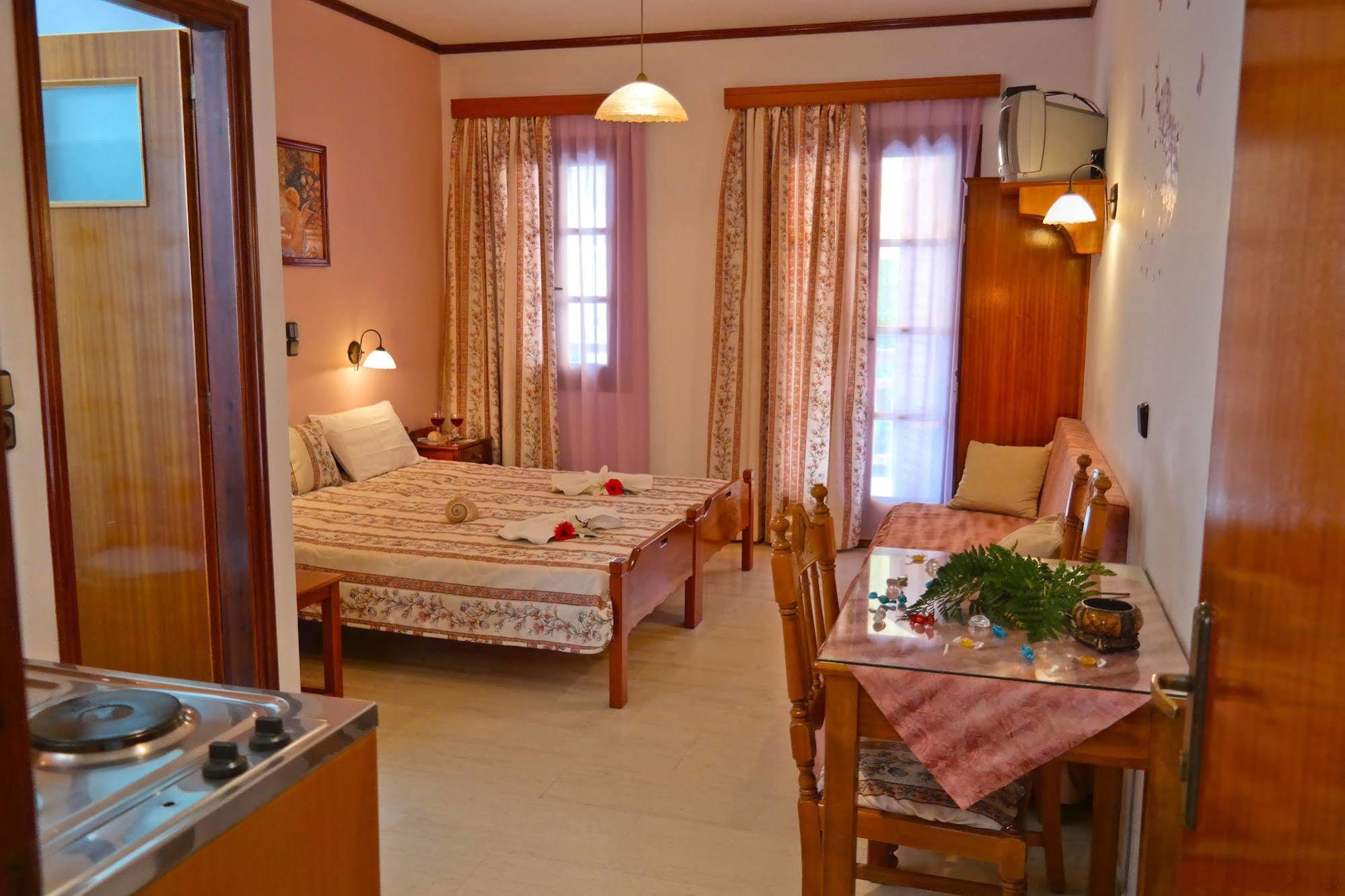 Golden Beach Studios Down Town Naxos City Экстерьер фото
