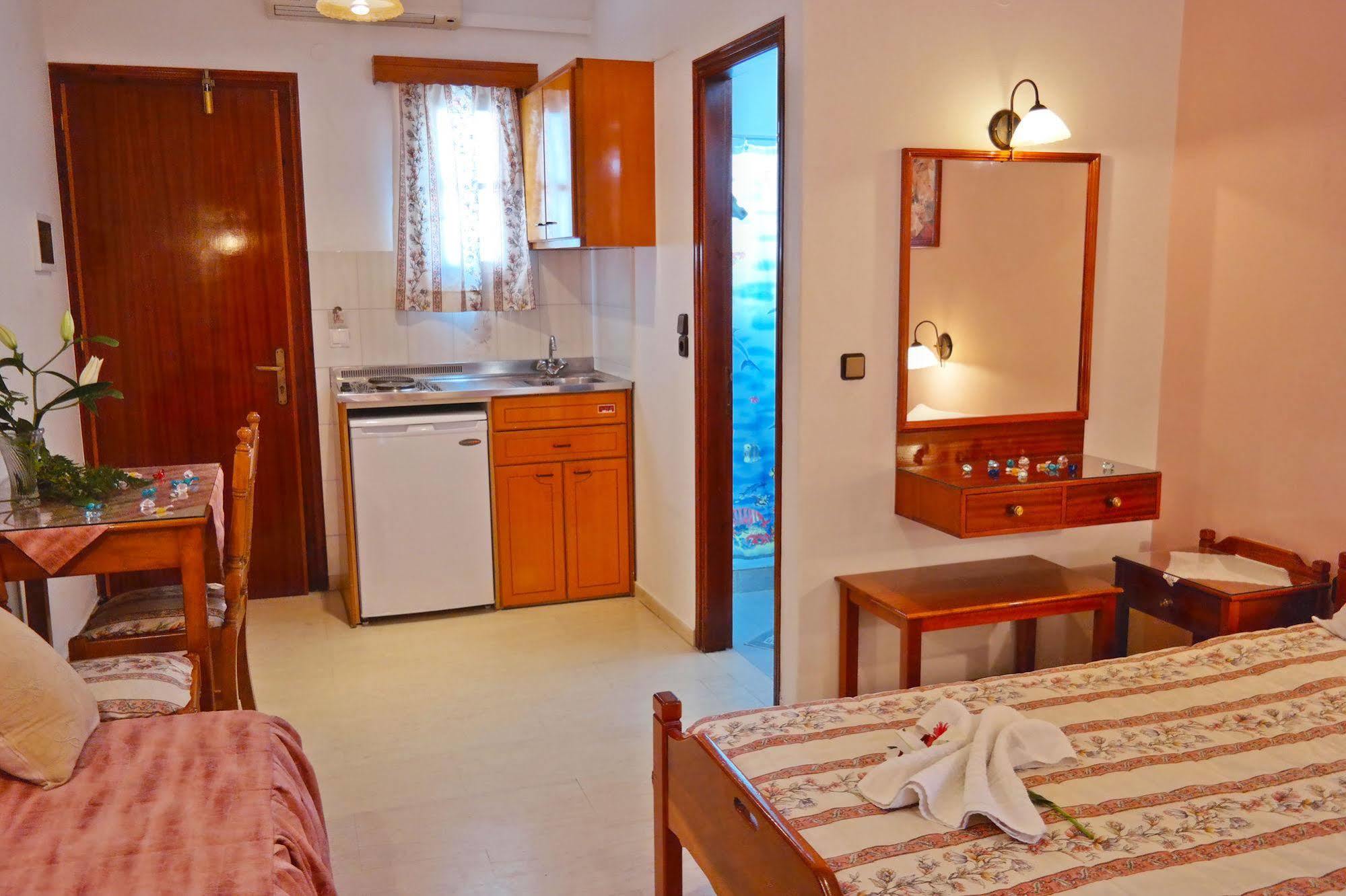 Golden Beach Studios Down Town Naxos City Экстерьер фото