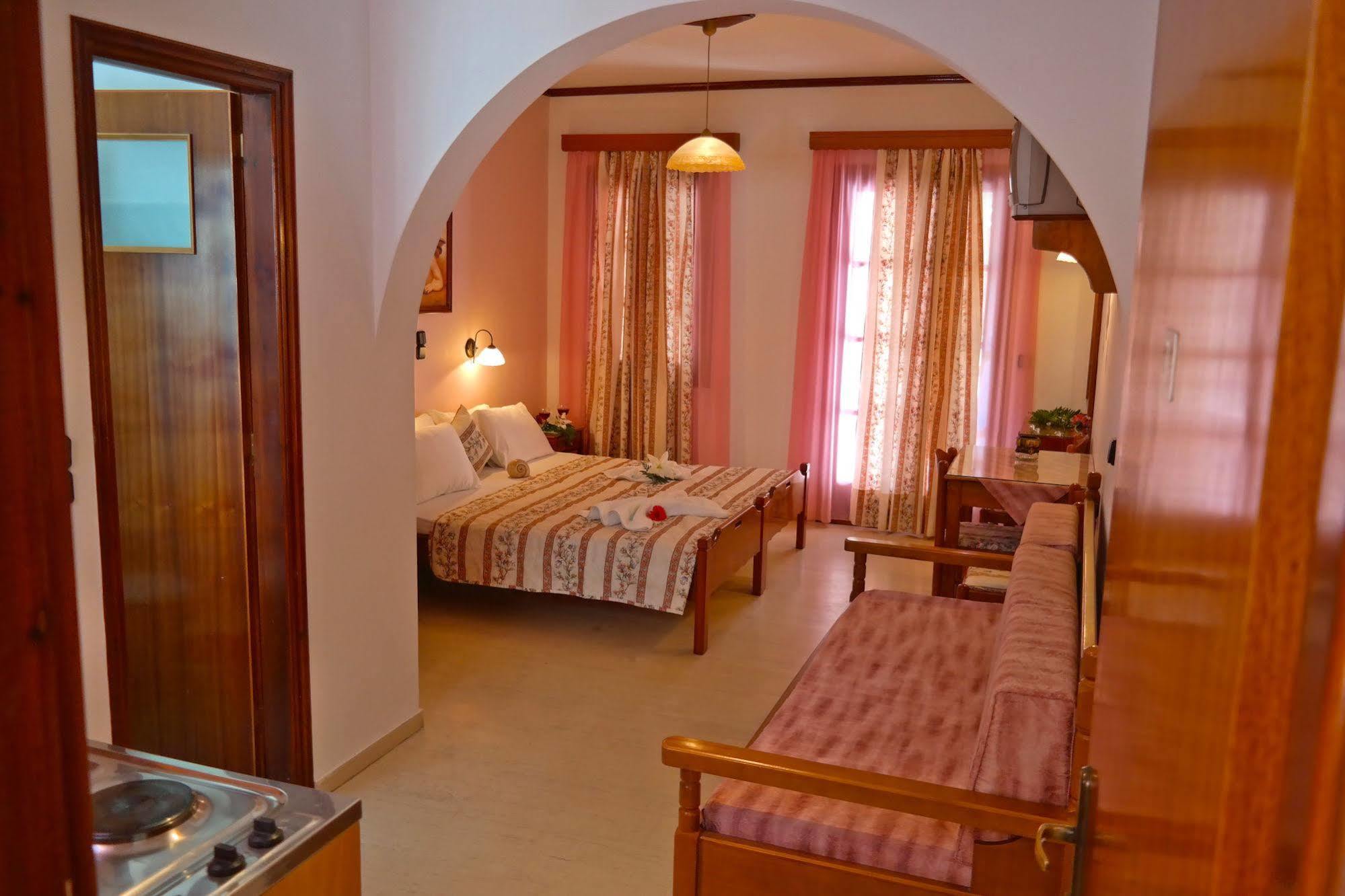 Golden Beach Studios Down Town Naxos City Экстерьер фото